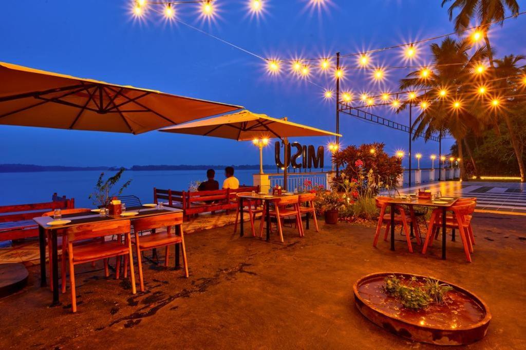 Blu Missel By The River Ribandar エクステリア 写真