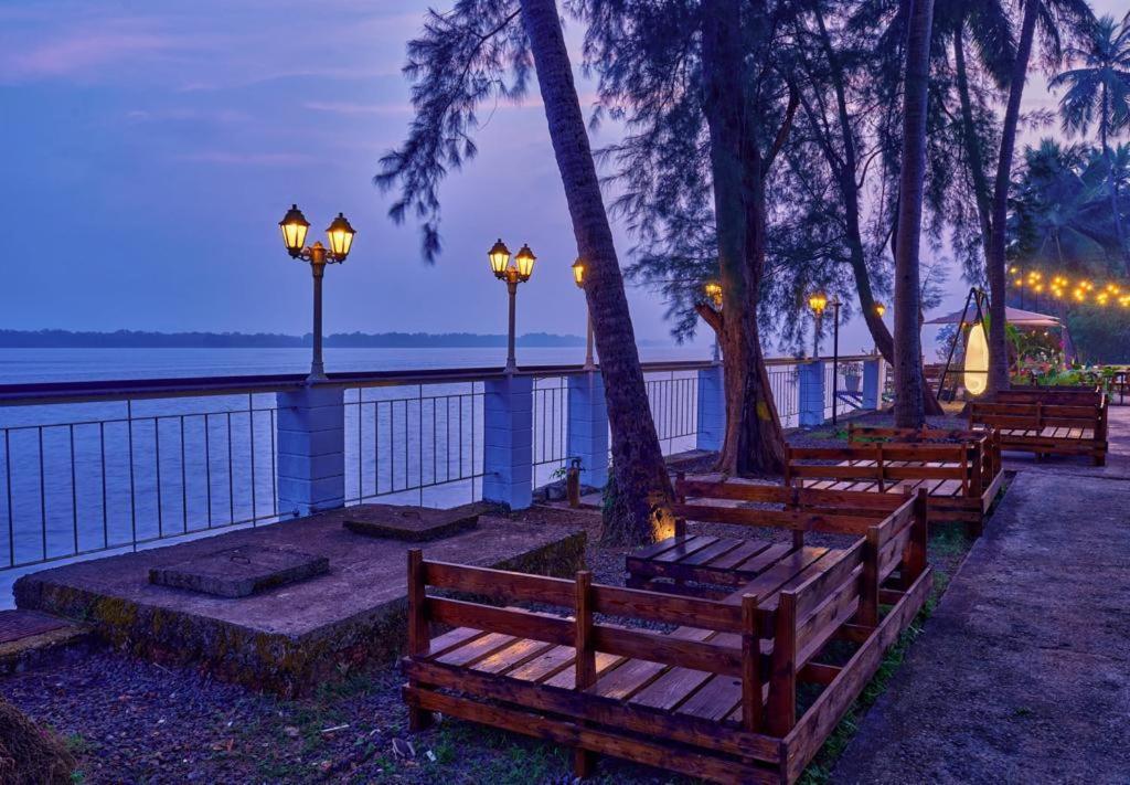 Blu Missel By The River Ribandar エクステリア 写真