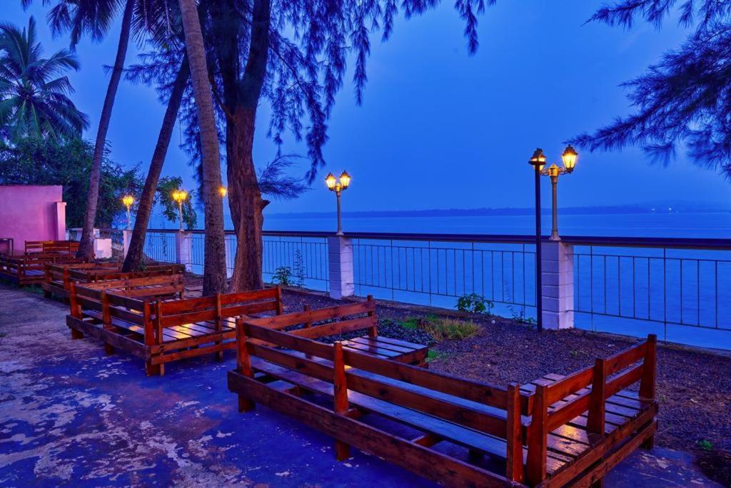 Blu Missel By The River Ribandar エクステリア 写真